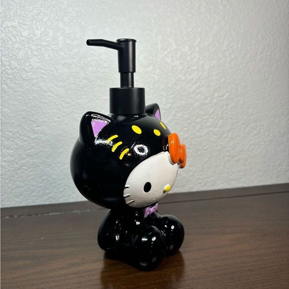 Hello Kitty Halloween Soap Dispenser - Picture 5 of 6